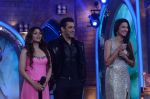 Gauhar Khan, Salman Khan, Tanisha Mukherjee at Bigg Boss 7 grand finale on 28th Dec 2013